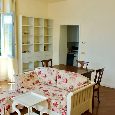 Apartment Anna Lake View In Griante, Lake Como アパート